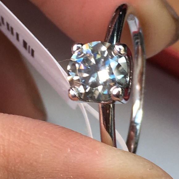 1.48 Moissanite solitaire sz 8 - Picture 7 of 9